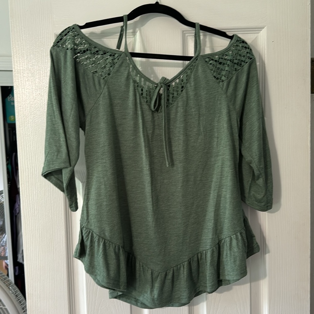 Open shoulder top